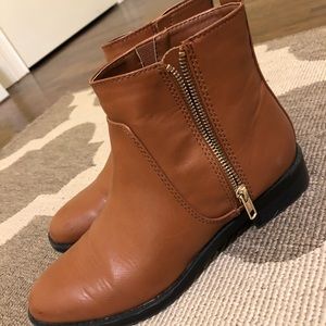 Old Navy, tan saddle booties size 8